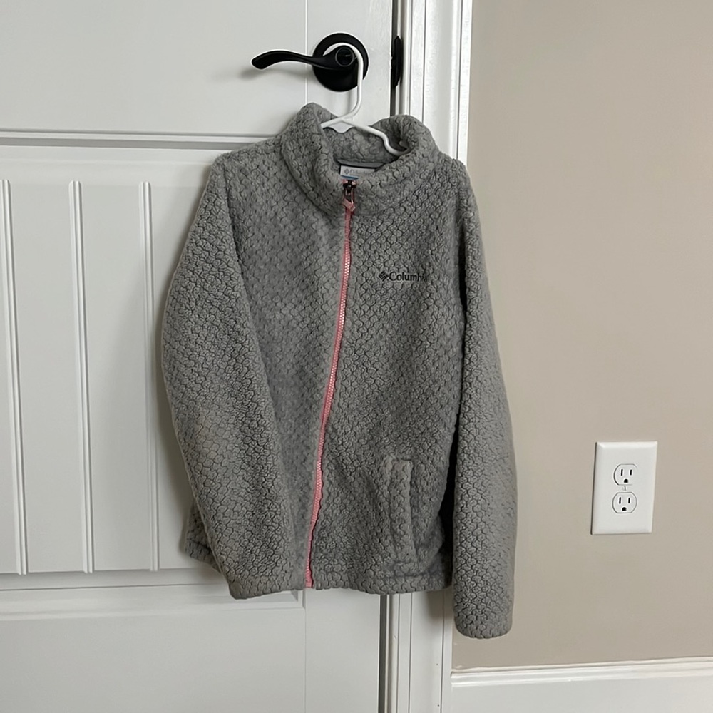 Slightly worn Colombia girls jacket colours pink and gray size M (10/12)